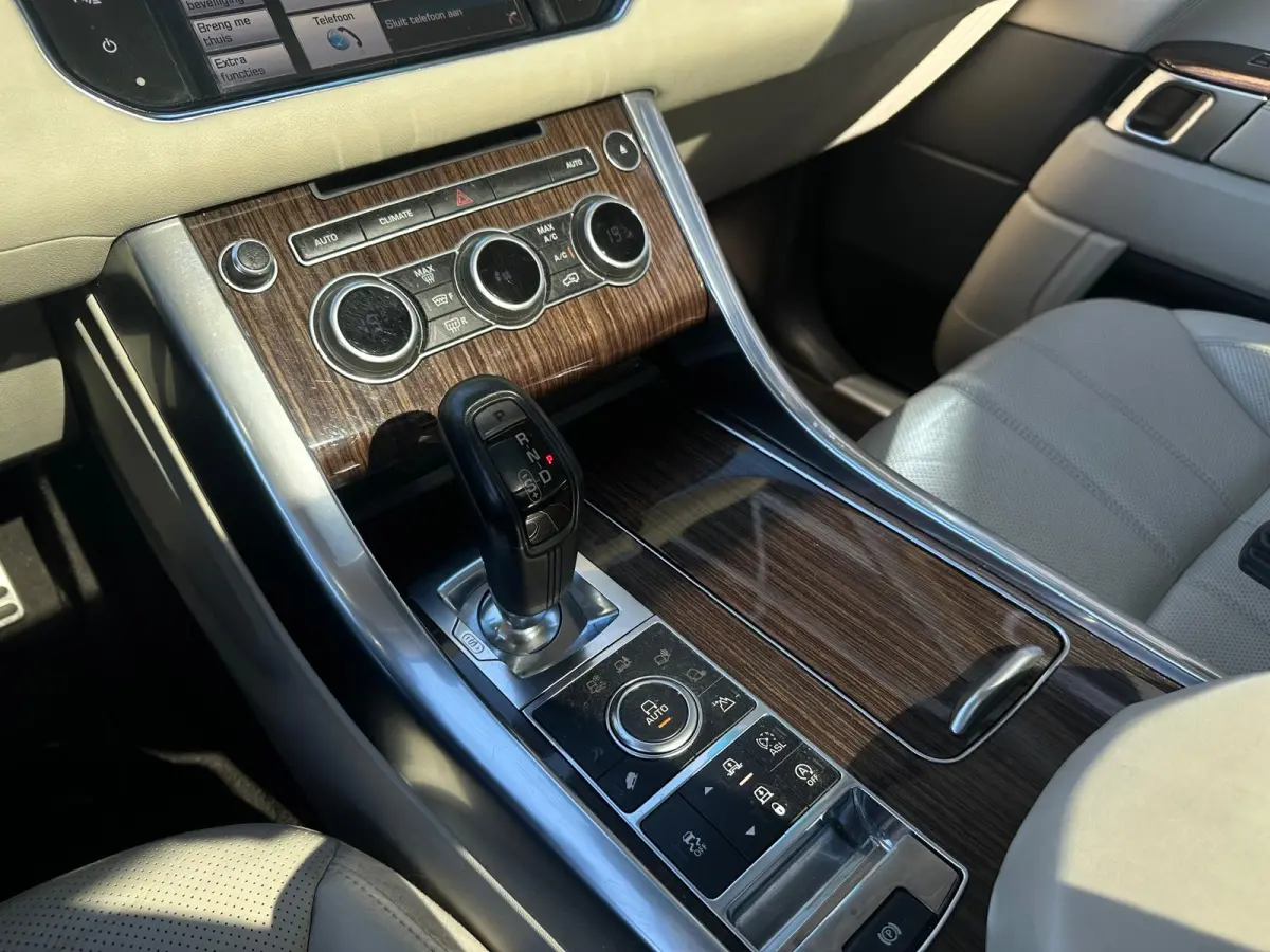 5.0 V8 510 pk Supercharged HSE Dynamic, Two Tone, Pano, Bluetooth, Cruise, Camera, Navi, PDC