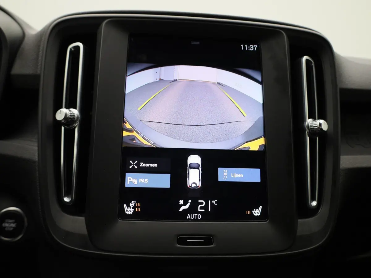 1.5 T3 Momentum | ACHTERUITRIJCAMERA | APPLE CARPLAY | ANDROID AUTO | STOELVERWARMING | STUURWIELVERWARMING | CLIMATE CONTROL | CRUISE CONTROL | NAVIGATIE | DIGITAL COCKPIT | LICHTMETALEN VE