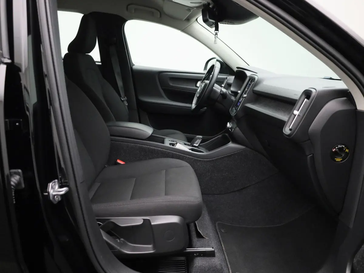 1.5 T3 Momentum | ACHTERUITRIJCAMERA | APPLE CARPLAY | ANDROID AUTO | STOELVERWARMING | STUURWIELVERWARMING | CLIMATE CONTROL | CRUISE CONTROL | NAVIGATIE | DIGITAL COCKPIT | LICHTMETALEN VE