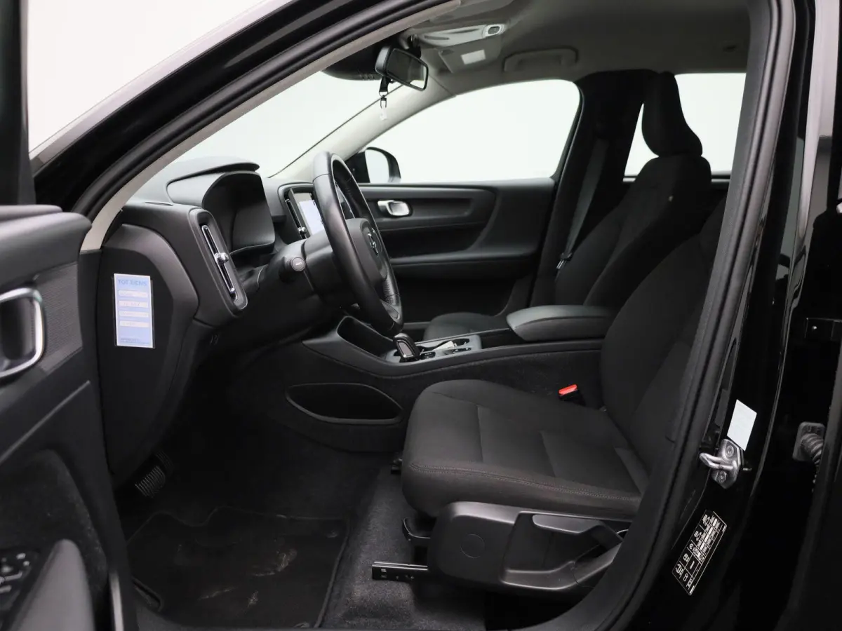 1.5 T3 Momentum | ACHTERUITRIJCAMERA | APPLE CARPLAY | ANDROID AUTO | STOELVERWARMING | STUURWIELVERWARMING | CLIMATE CONTROL | CRUISE CONTROL | NAVIGATIE | DIGITAL COCKPIT | LICHTMETALEN VE