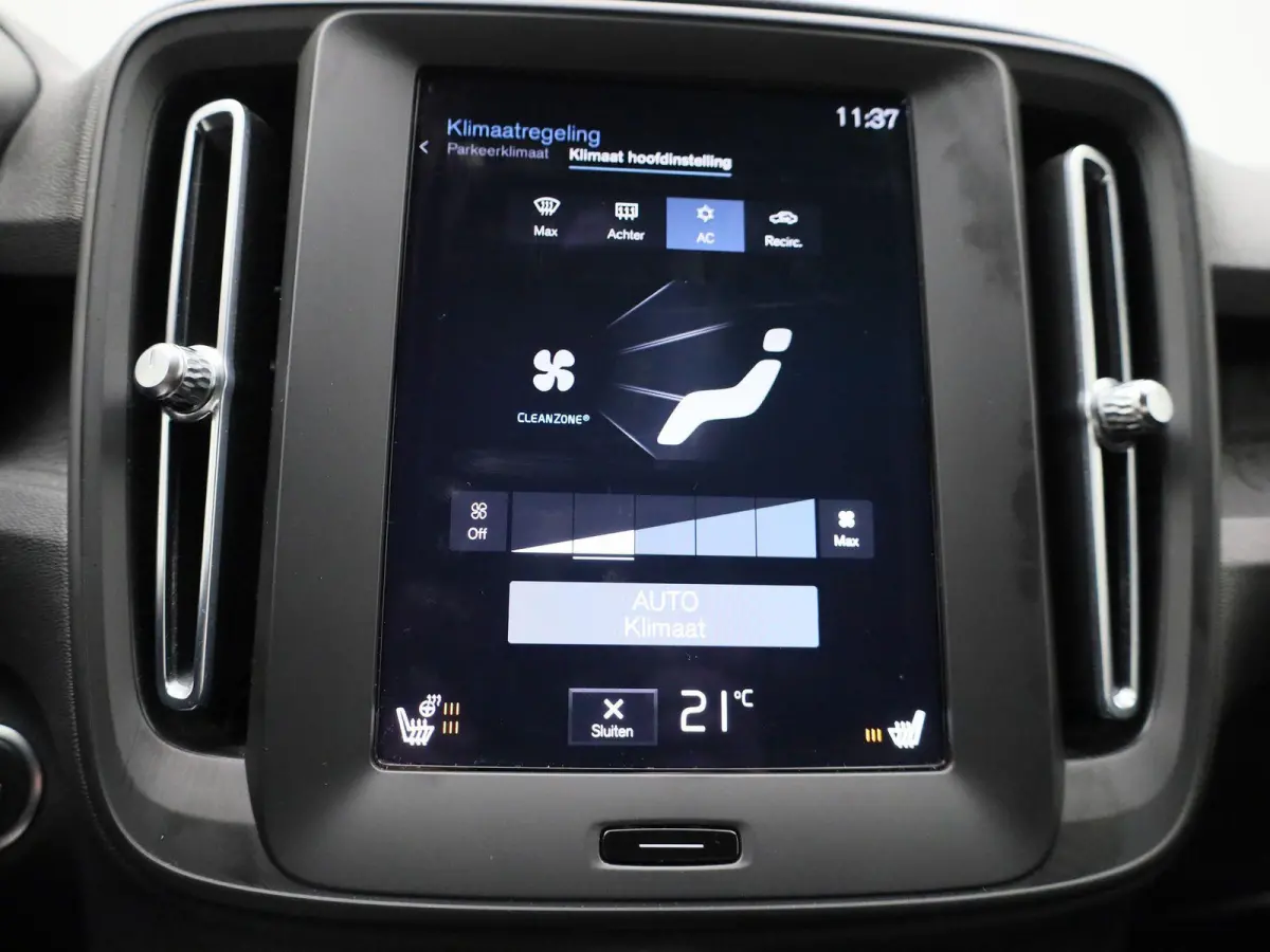 1.5 T3 Momentum | ACHTERUITRIJCAMERA | APPLE CARPLAY | ANDROID AUTO | STOELVERWARMING | STUURWIELVERWARMING | CLIMATE CONTROL | CRUISE CONTROL | NAVIGATIE | DIGITAL COCKPIT | LICHTMETALEN VE