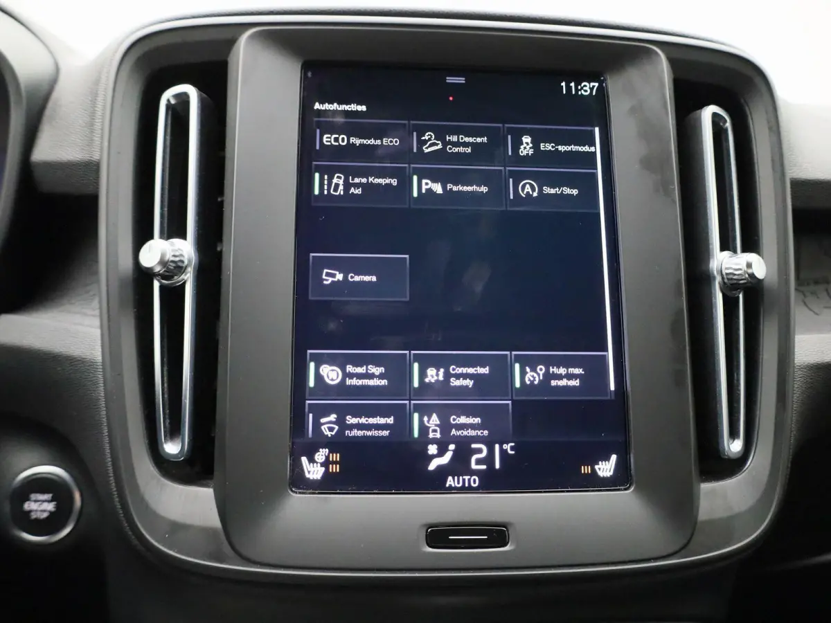 1.5 T3 Momentum | ACHTERUITRIJCAMERA | APPLE CARPLAY | ANDROID AUTO | STOELVERWARMING | STUURWIELVERWARMING | CLIMATE CONTROL | CRUISE CONTROL | NAVIGATIE | DIGITAL COCKPIT | LICHTMETALEN VE