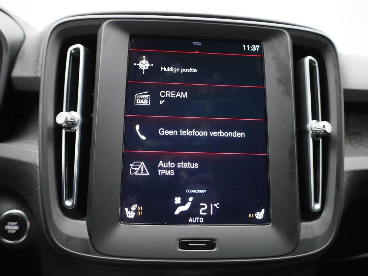 1.5 T3 Momentum | ACHTERUITRIJCAMERA | APPLE CARPLAY | ANDROID AUTO | STOELVERWARMING | STUURWIELVERWARMING | CLIMATE CONTROL | CRUISE CONTROL | NAVIGATIE | DIGITAL COCKPIT | LICHTMETALEN VE