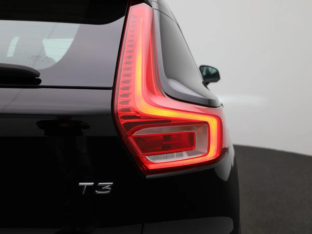 1.5 T3 Momentum | ACHTERUITRIJCAMERA | APPLE CARPLAY | ANDROID AUTO | STOELVERWARMING | STUURWIELVERWARMING | CLIMATE CONTROL | CRUISE CONTROL | NAVIGATIE | DIGITAL COCKPIT | LICHTMETALEN VE