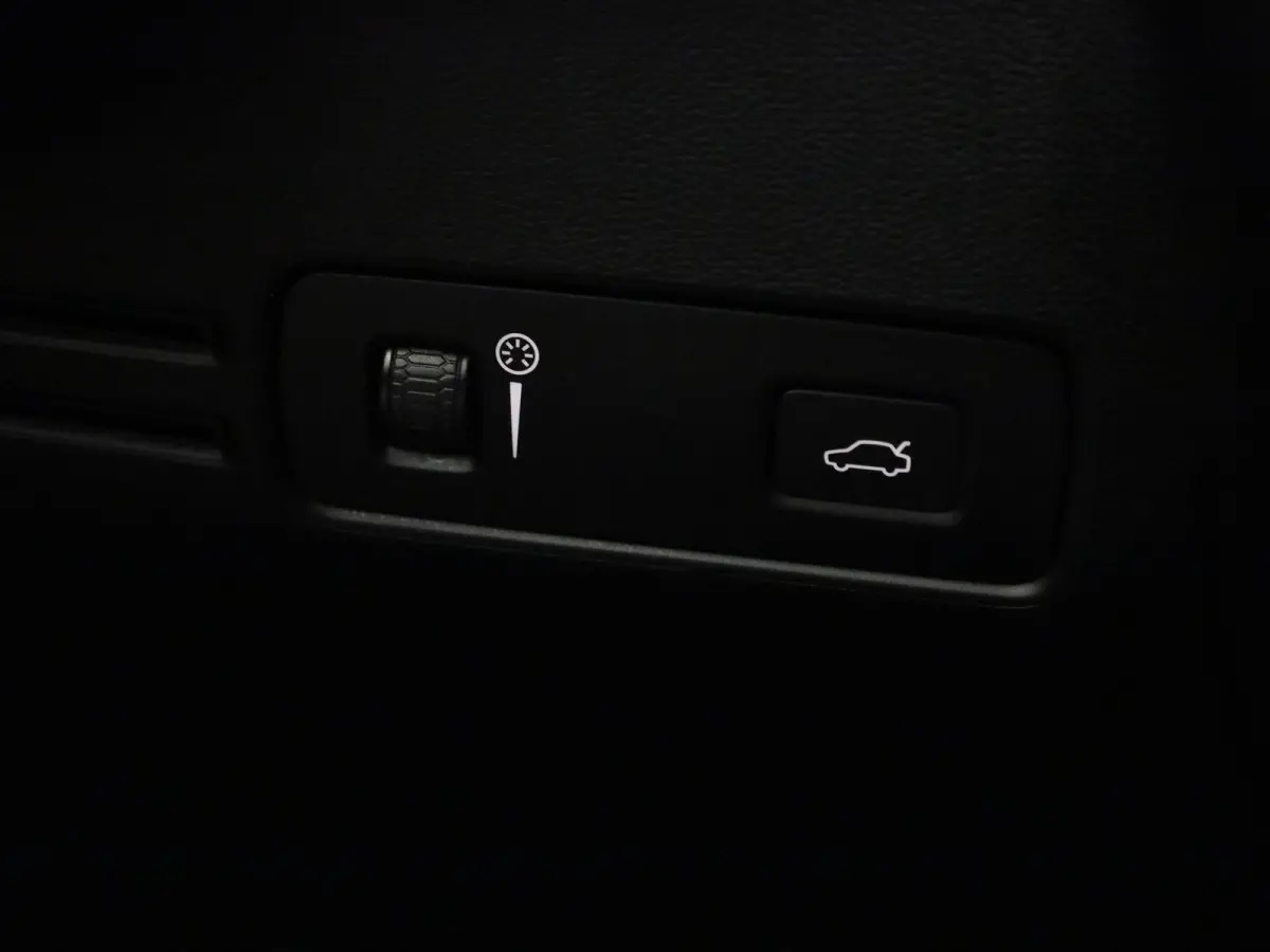 1.5 T3 Momentum | ACHTERUITRIJCAMERA | APPLE CARPLAY | ANDROID AUTO | STOELVERWARMING | STUURWIELVERWARMING | CLIMATE CONTROL | CRUISE CONTROL | NAVIGATIE | DIGITAL COCKPIT | LICHTMETALEN VE