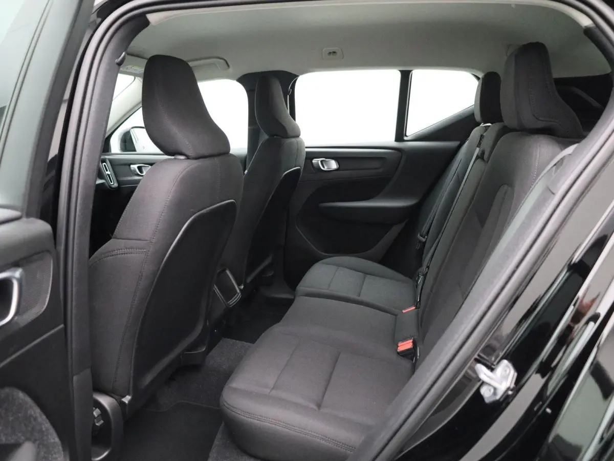 1.5 T3 Momentum | ACHTERUITRIJCAMERA | APPLE CARPLAY | ANDROID AUTO | STOELVERWARMING | STUURWIELVERWARMING | CLIMATE CONTROL | CRUISE CONTROL | NAVIGATIE | DIGITAL COCKPIT | LICHTMETALEN VE