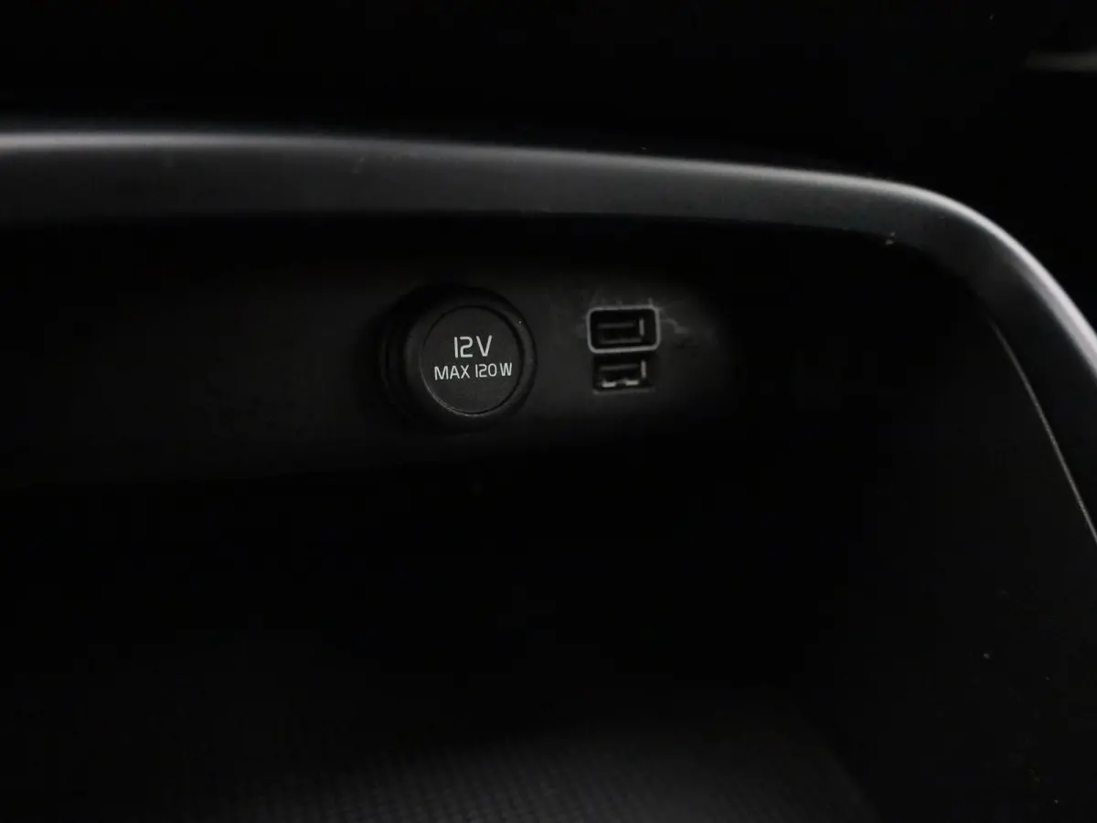 1.5 T3 Momentum | ACHTERUITRIJCAMERA | APPLE CARPLAY | ANDROID AUTO | STOELVERWARMING | STUURWIELVERWARMING | CLIMATE CONTROL | CRUISE CONTROL | NAVIGATIE | DIGITAL COCKPIT | LICHTMETALEN VE