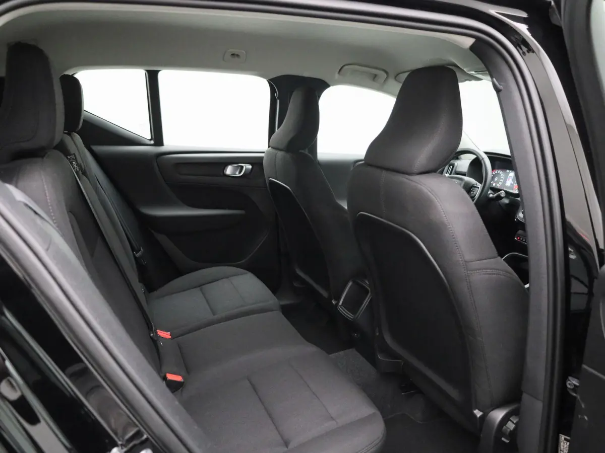 1.5 T3 Momentum | ACHTERUITRIJCAMERA | APPLE CARPLAY | ANDROID AUTO | STOELVERWARMING | STUURWIELVERWARMING | CLIMATE CONTROL | CRUISE CONTROL | NAVIGATIE | DIGITAL COCKPIT | LICHTMETALEN VE