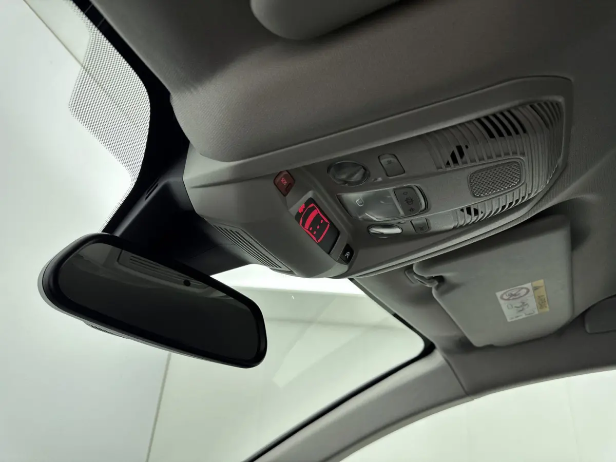 1.2 PureTech Business Plus | Trekhaak | Cruise Control | Achteruitrijcamera | Stoelverwarming | Keyless | Lane Assist | Elekt. stoelverstelling | Carplay |
