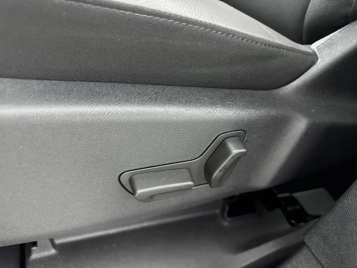 1.2 PureTech Business Plus | Trekhaak | Cruise Control | Achteruitrijcamera | Stoelverwarming | Keyless | Lane Assist | Elekt. stoelverstelling | Carplay |