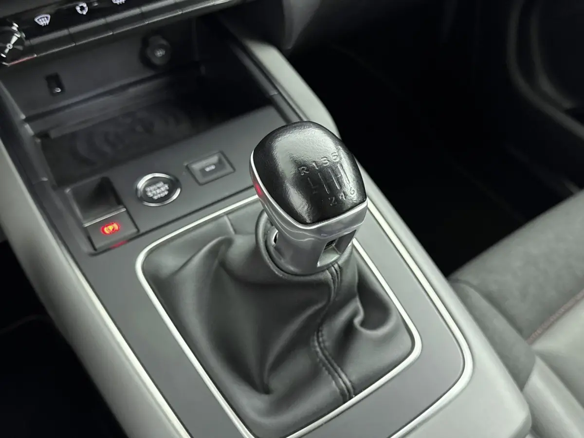 1.2 PureTech Business Plus | Trekhaak | Cruise Control | Achteruitrijcamera | Stoelverwarming | Keyless | Lane Assist | Elekt. stoelverstelling | Carplay |