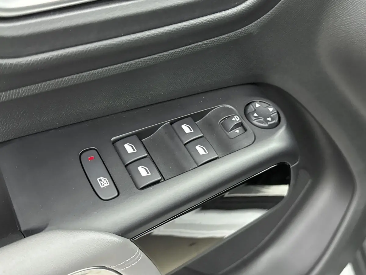 1.2 PureTech Business Plus | Trekhaak | Cruise Control | Achteruitrijcamera | Stoelverwarming | Keyless | Lane Assist | Elekt. stoelverstelling | Carplay |