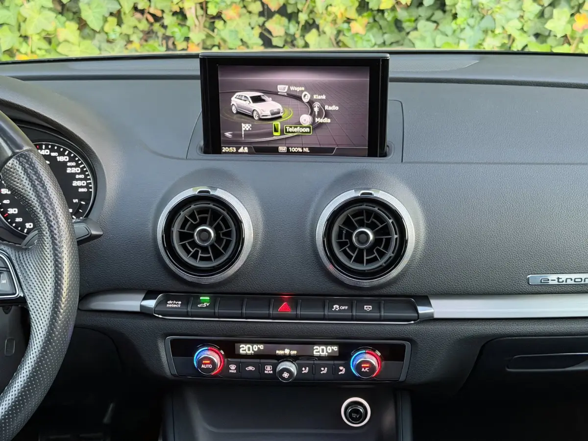 1.4 e-tron S-Line|PANO|TREKHAAK|NAVI