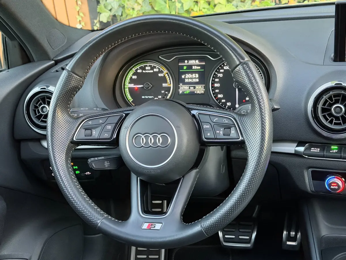 1.4 e-tron S-Line|PANO|TREKHAAK|NAVI