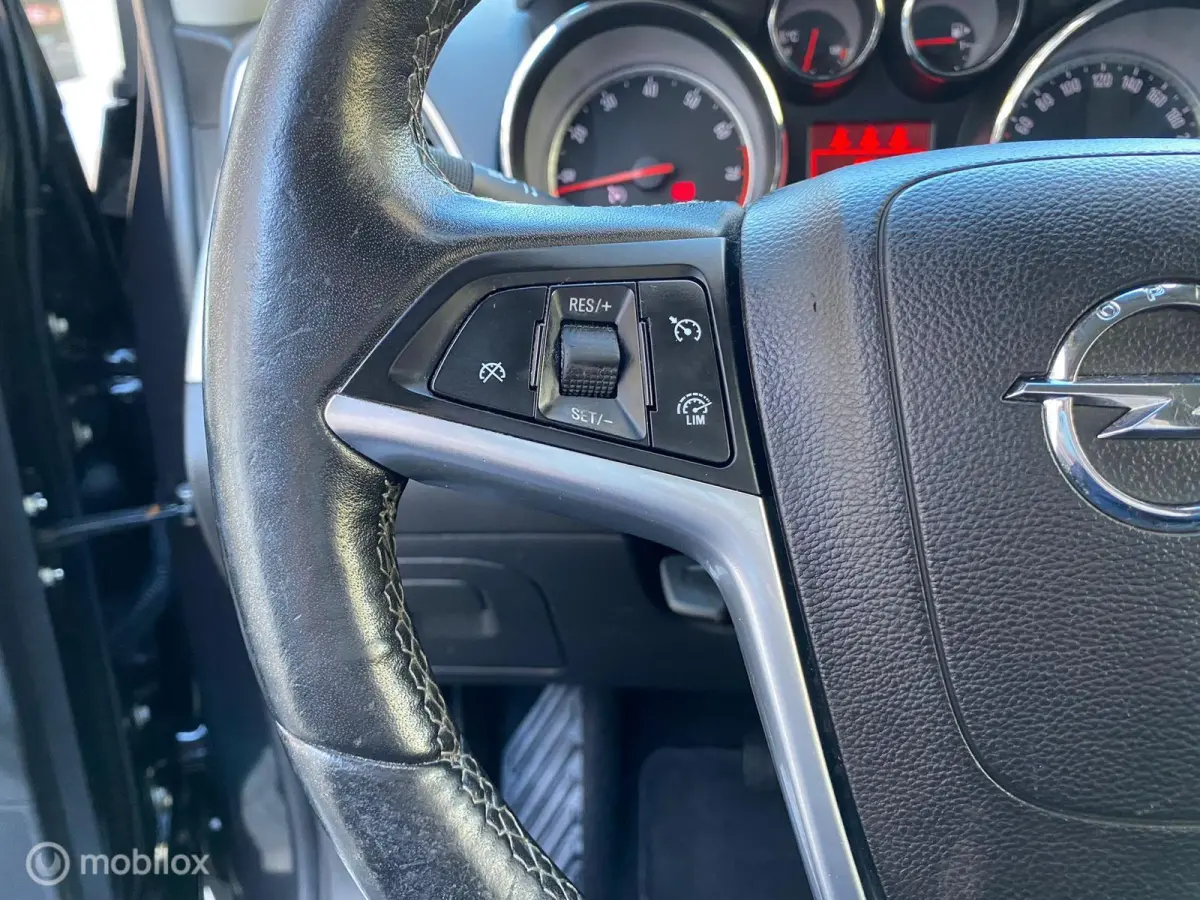 1.4 Turbo.140 PK. NAVI, CRUISE, CAMERA, AUTOMAAT.