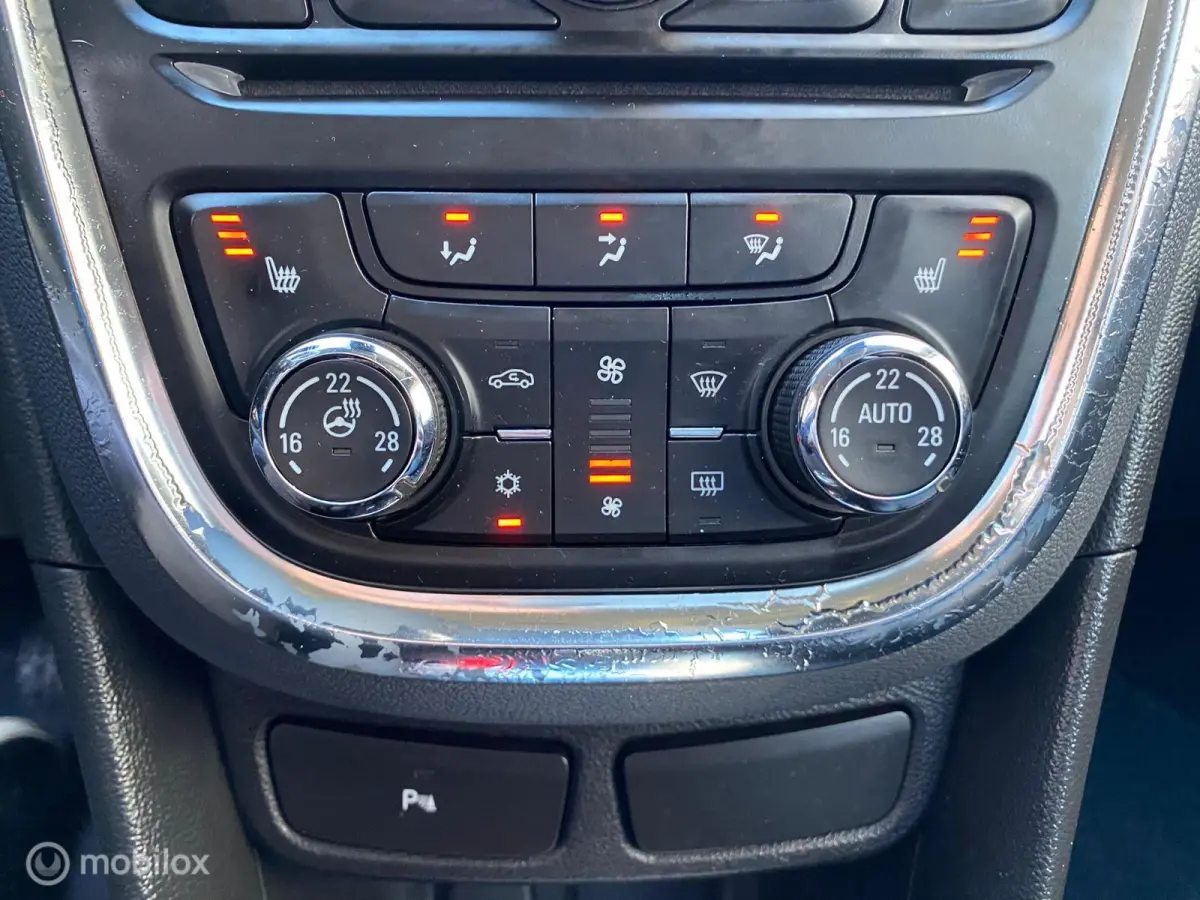 1.4 Turbo.140 PK. NAVI, CRUISE, CAMERA, AUTOMAAT.