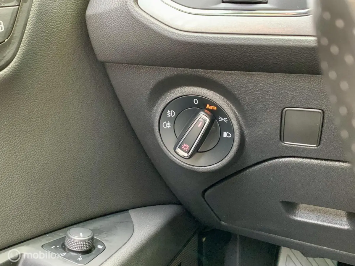 1.4 TSI FR. NAVI, CRUISE, XENON, STOELVERWARMING.