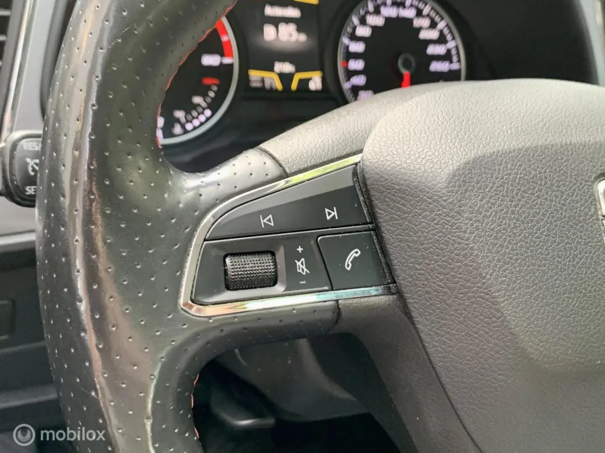 1.4 TSI FR. NAVI, CRUISE, XENON, STOELVERWARMING.
