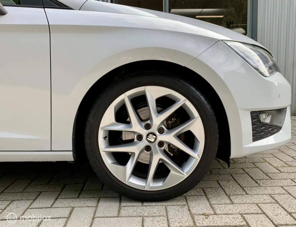 1.4 TSI FR. NAVI, CRUISE, XENON, STOELVERWARMING.