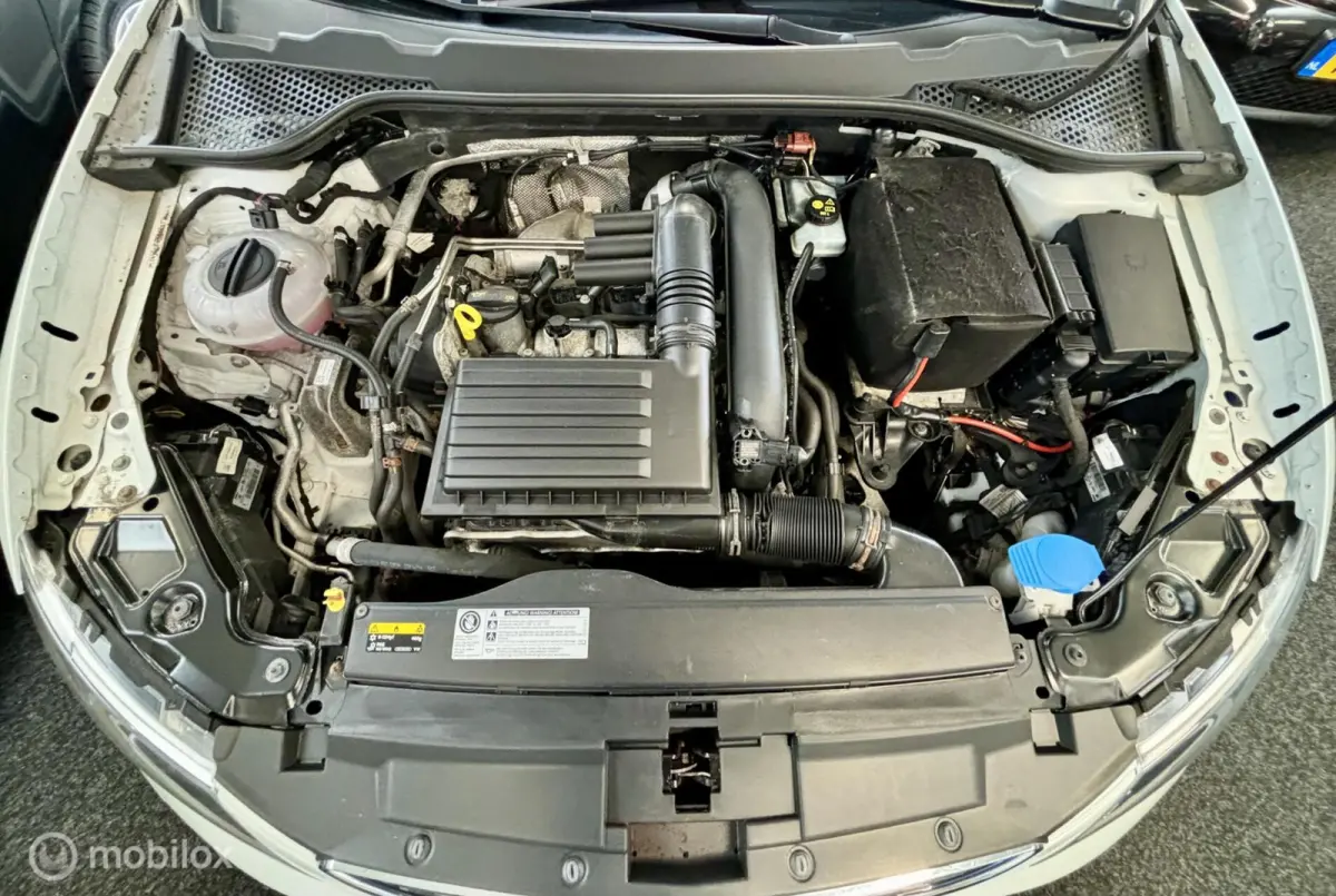 1.4 TSI FR. NAVI, CRUISE, XENON, STOELVERWARMING.