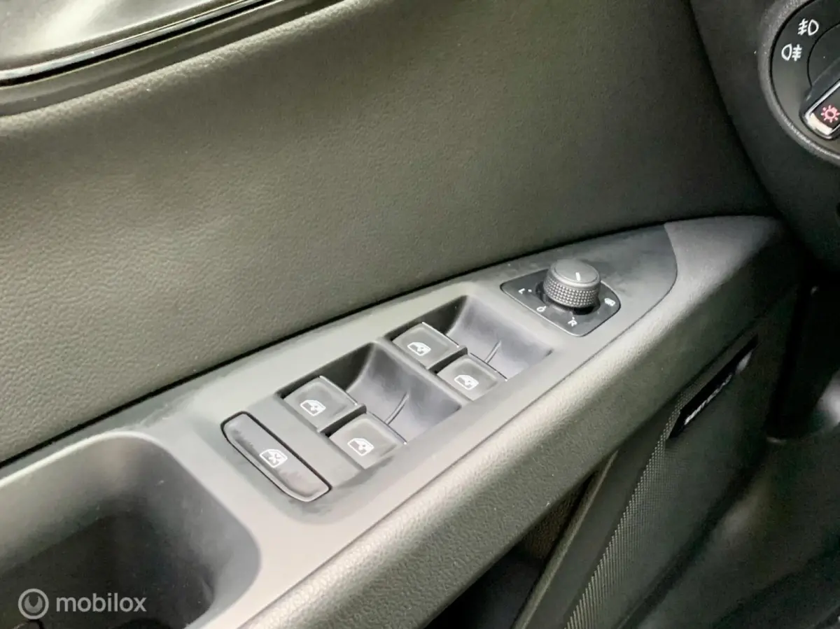 1.4 TSI FR. NAVI, CRUISE, XENON, STOELVERWARMING.