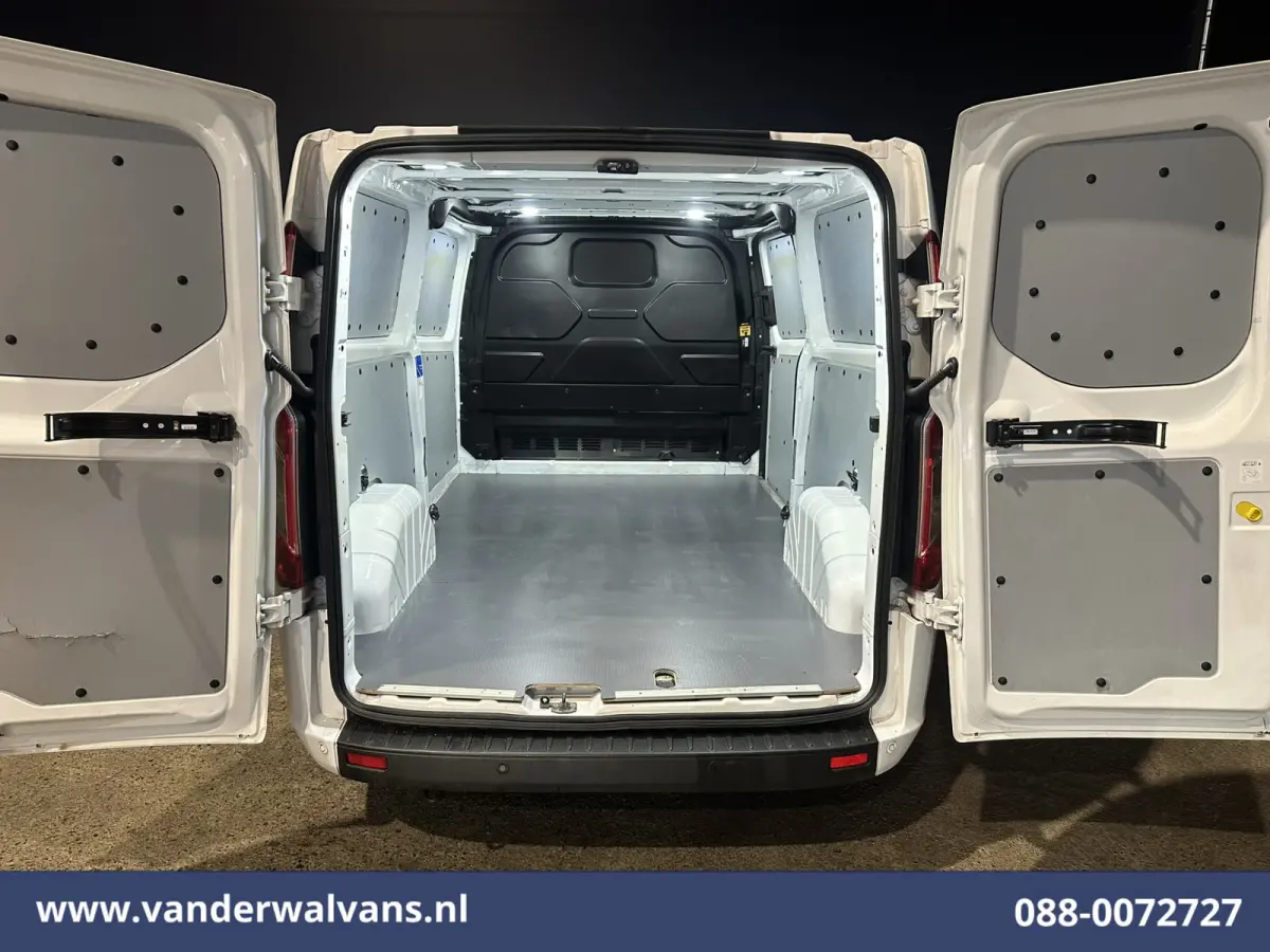 2.0 TDCI L2H1 Euro6 Airco | Camera | 2800kg trekvermogen | Apple Carplay | Cruisecontrol | LED | Parkeersensoren Android Auto, Verwarmde voorruit, Bijrijdersbank