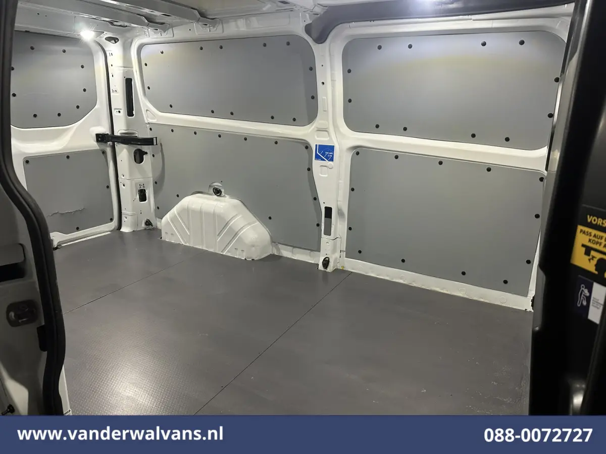 2.0 TDCI L2H1 Euro6 Airco | Camera | 2800kg trekvermogen | Apple Carplay | Cruisecontrol | LED | Parkeersensoren Android Auto, Verwarmde voorruit, Bijrijdersbank
