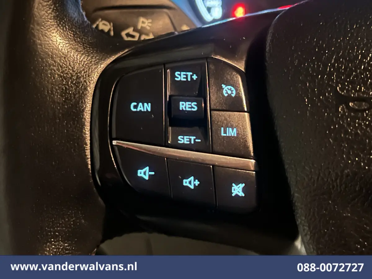 2.0 TDCI L2H1 Euro6 Airco | Camera | 2800kg trekvermogen | Apple Carplay | Cruisecontrol | LED | Parkeersensoren Android Auto, Verwarmde voorruit, Bijrijdersbank