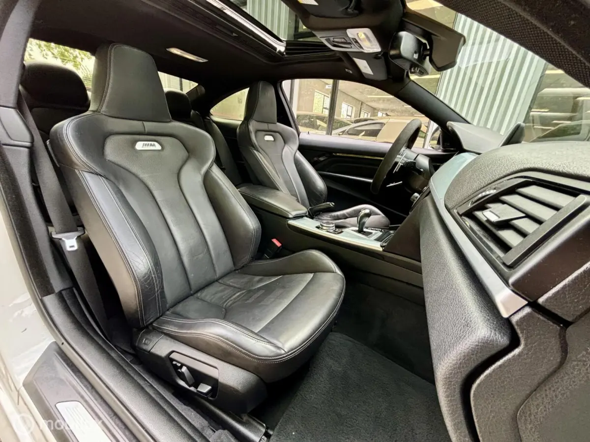 M4 4-SERIE. SCHUIFDAK, HARMAN/KARDON, VOL OPTIES.