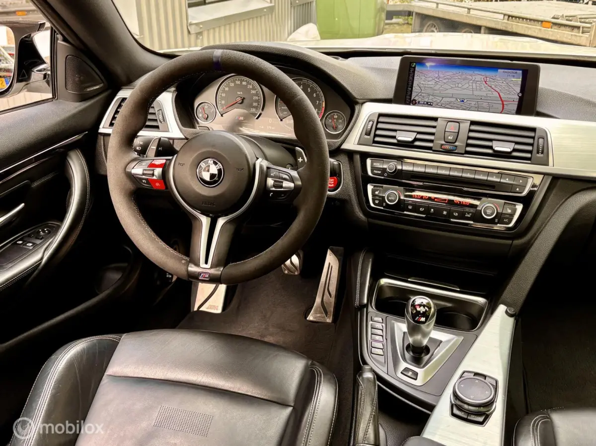 M4 4-SERIE. SCHUIFDAK, HARMAN/KARDON, VOL OPTIES.