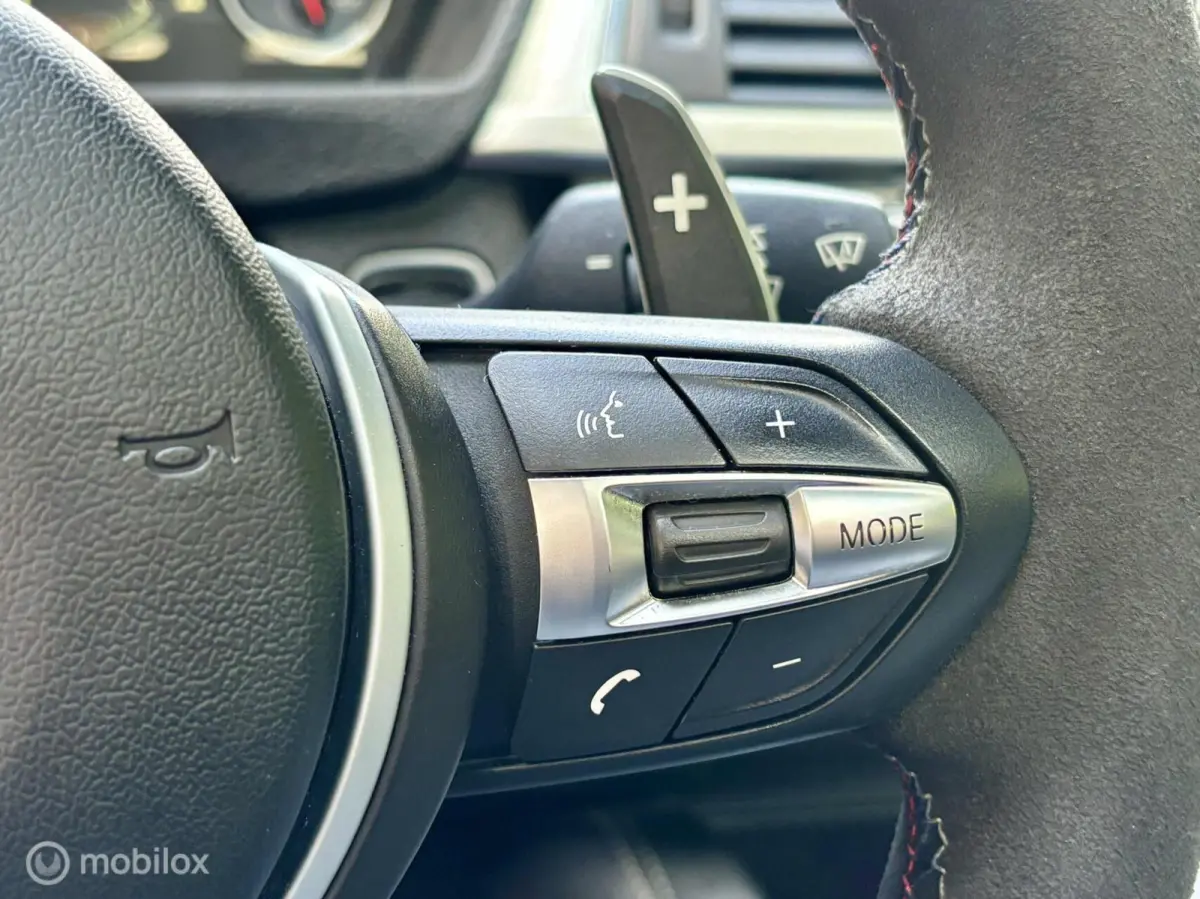 M4 4-SERIE. SCHUIFDAK, HARMAN/KARDON, VOL OPTIES.