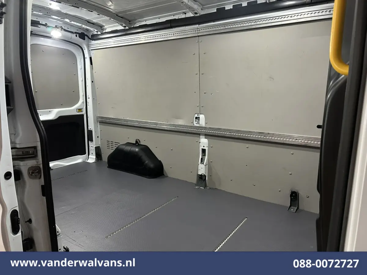 2.0 TDCI 131pk L3H2 Euro6 Airco | Camera | Navigatie | Apple Carplay | LED | Cruisecontrol Parkeersensoren, Stoelverwarming, Verwarmde voorruit, Bijrijdersbank, 2500kg trekvermogen