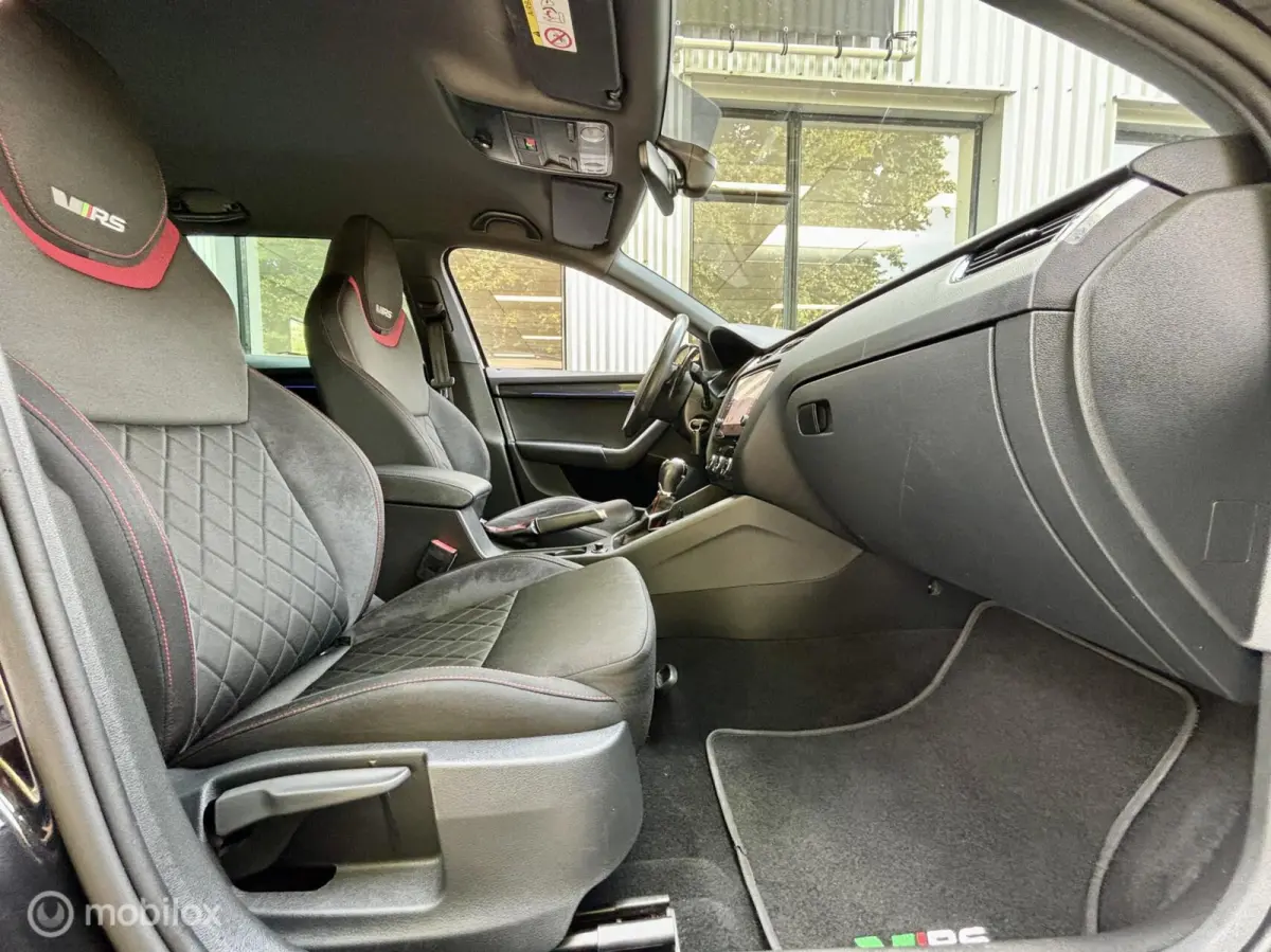 2.0 TSI RS. NAVI, AUTOMAAT, CRUISE, STOELVERWARMING.