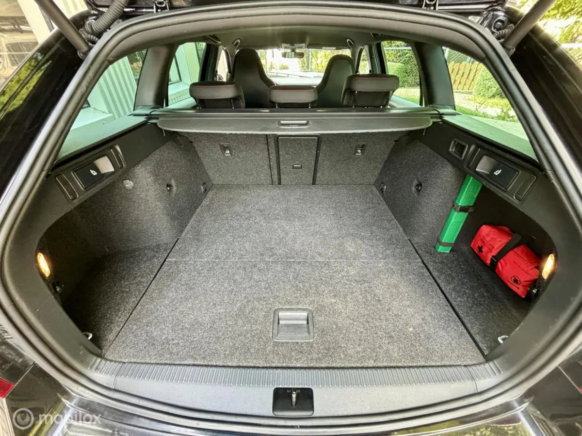 2.0 TSI RS. NAVI, AUTOMAAT, CRUISE, STOELVERWARMING.