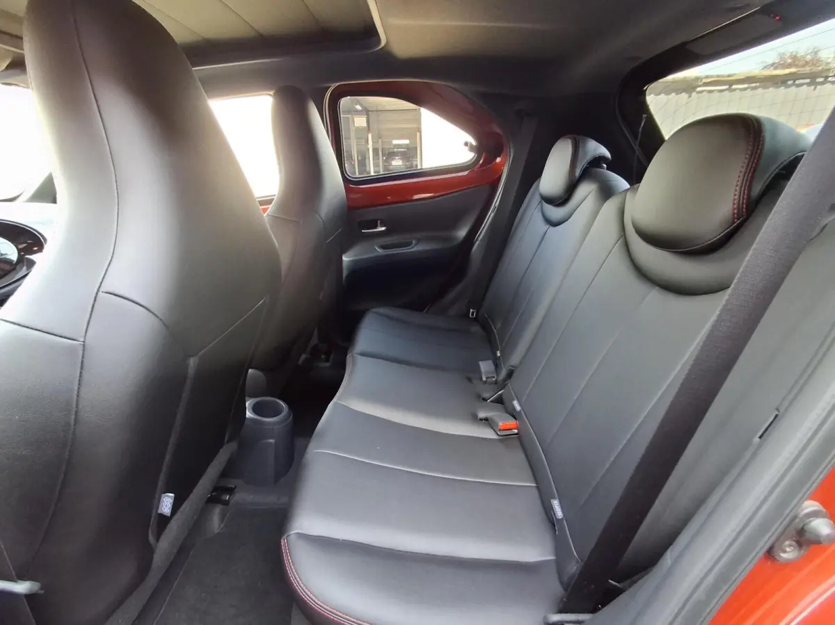 1.0 VVT-i MT Premium Leder Opendak