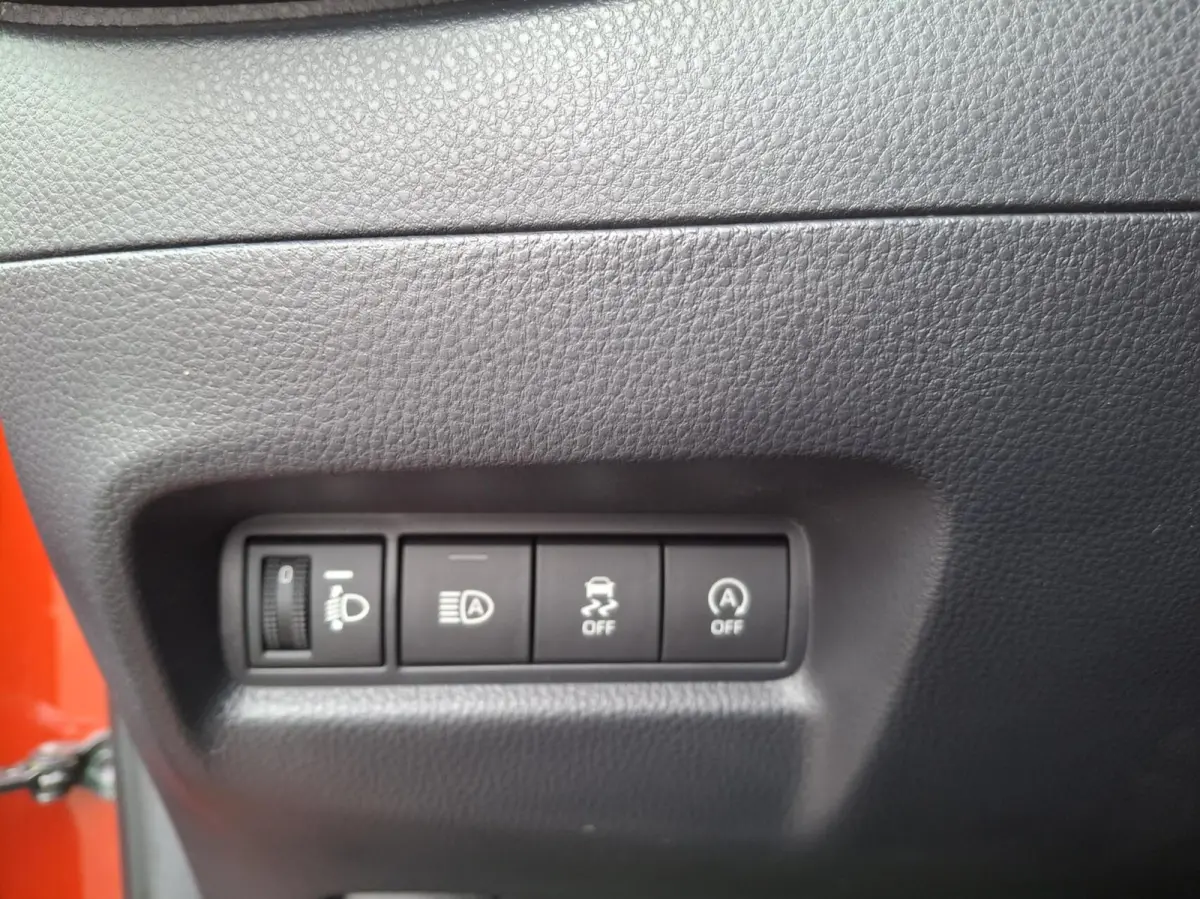1.0 VVT-i MT Premium Leder Opendak