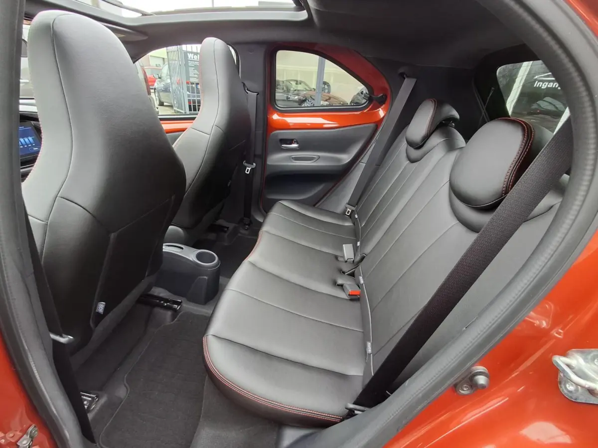 1.0 VVT-i MT Premium Leder Opendak