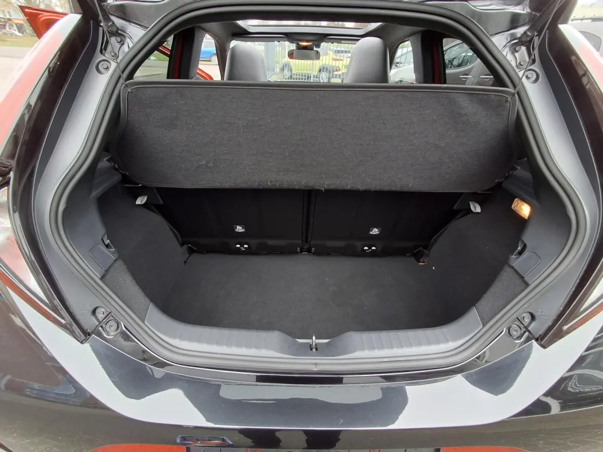 1.0 VVT-i MT Premium Leder Opendak
