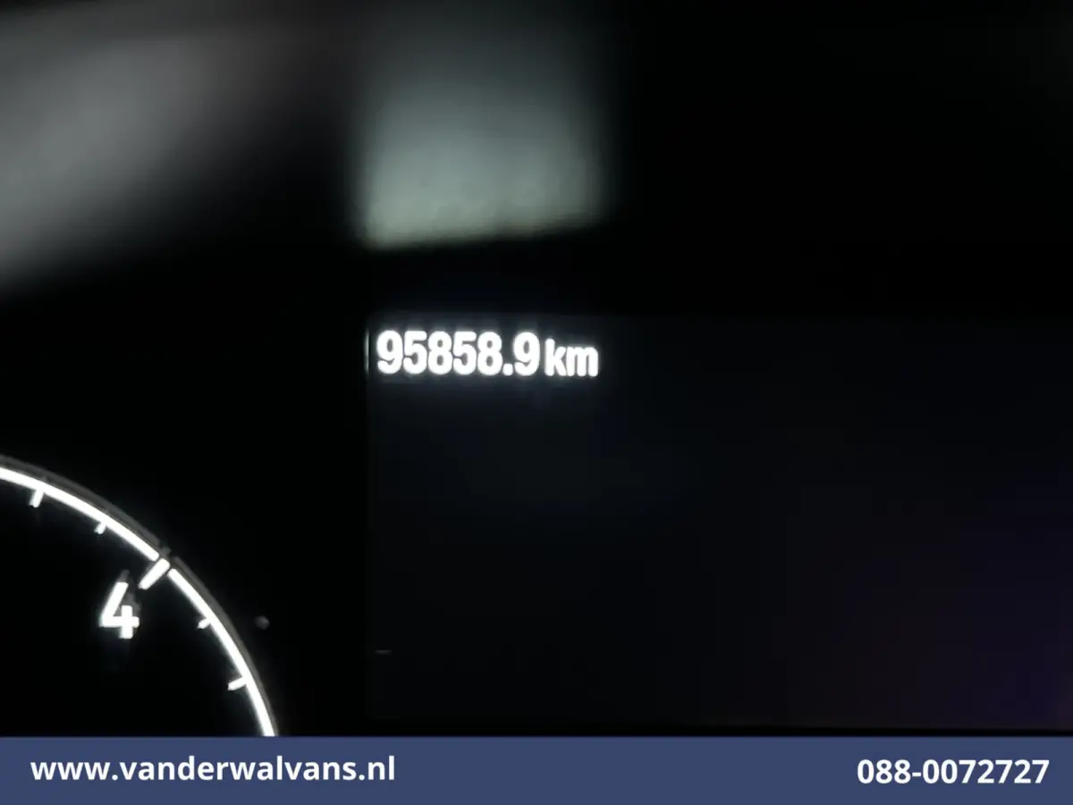 2.0 TDCI L1H1 Euro6 Airco | Navigatie | Camera | LED | Cruisecontrol Stoelverwarming Parkeersensoren, Verwarmde voorruit, Bijrijdersbank, 2500kg trekvermogen