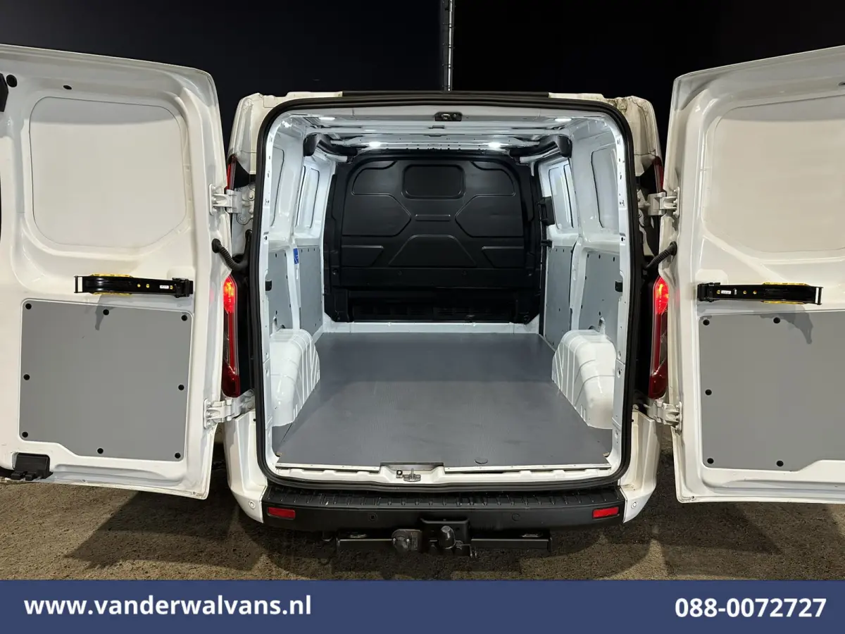 2.0 TDCI L1H1 Euro6 Airco | Navigatie | Camera | LED | Cruisecontrol Stoelverwarming Parkeersensoren, Verwarmde voorruit, Bijrijdersbank, 2500kg trekvermogen