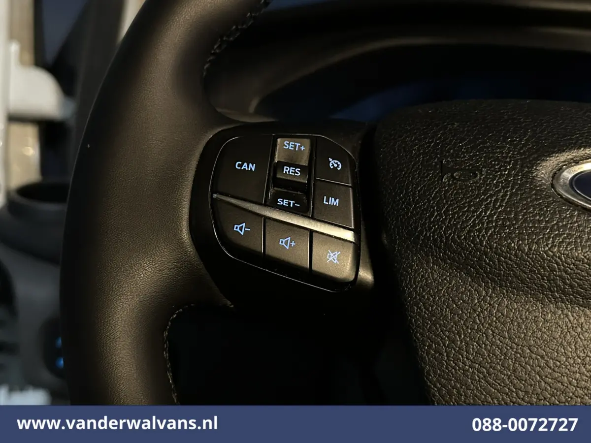 2.0 TDCI L1H1 Euro6 Airco | Navigatie | Camera | LED | Cruisecontrol Stoelverwarming Parkeersensoren, Verwarmde voorruit, Bijrijdersbank, 2500kg trekvermogen