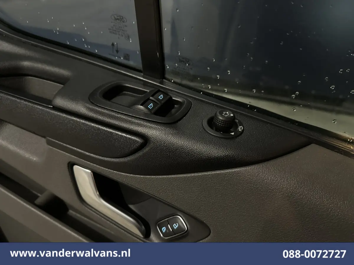 2.0 TDCI L1H1 Euro6 Airco | Navigatie | Camera | LED | Cruisecontrol Stoelverwarming Parkeersensoren, Verwarmde voorruit, Bijrijdersbank, 2500kg trekvermogen