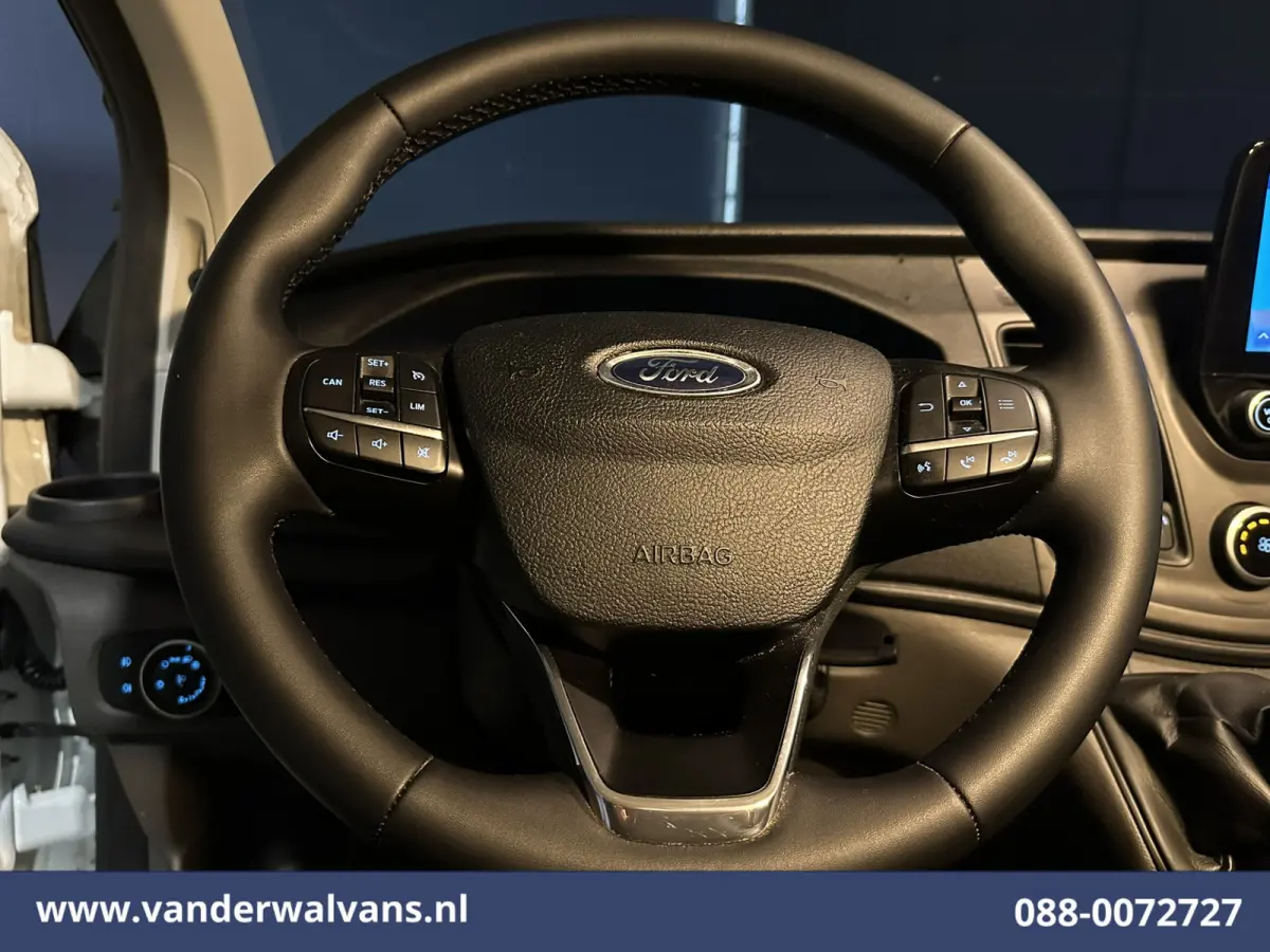 2.0 TDCI L1H1 Euro6 Airco | Navigatie | Camera | LED | Cruisecontrol Stoelverwarming Parkeersensoren, Verwarmde voorruit, Bijrijdersbank, 2500kg trekvermogen