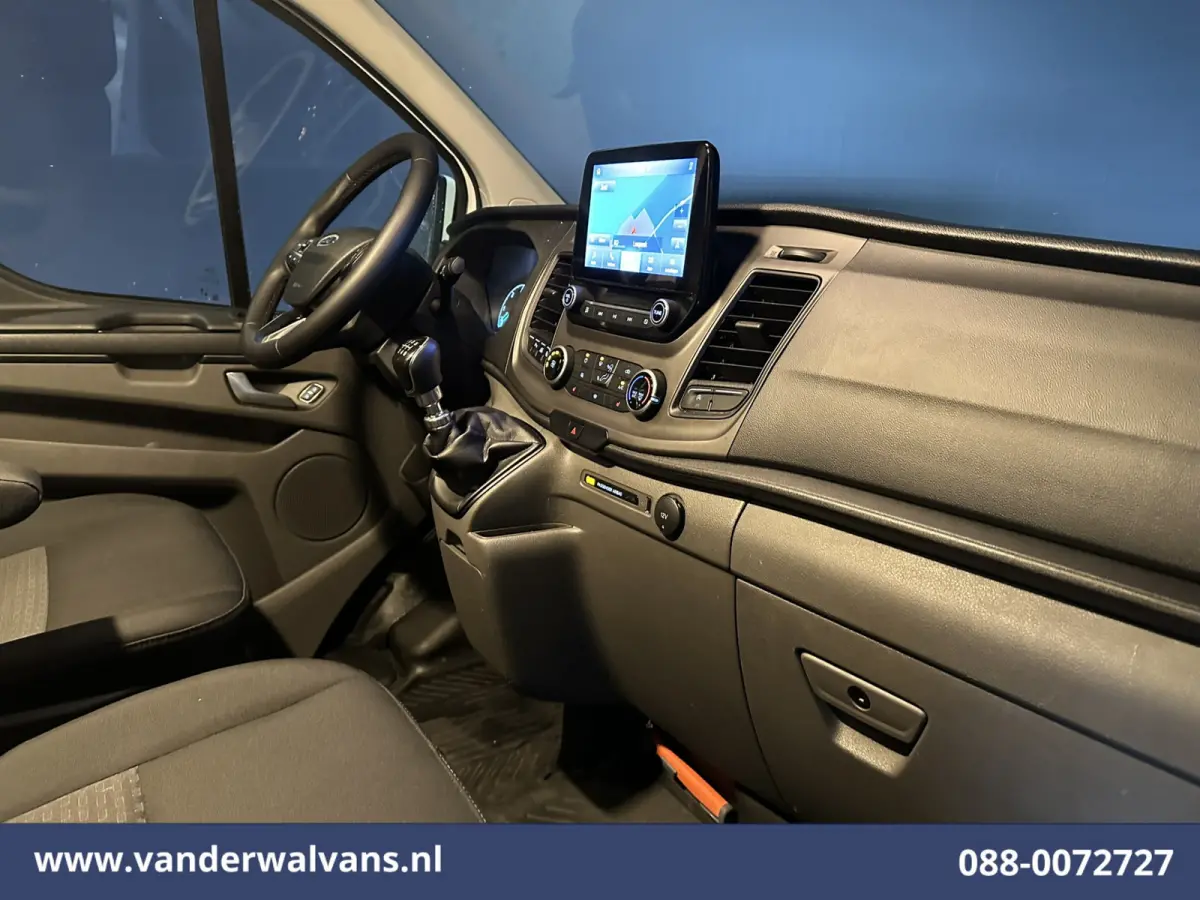 2.0 TDCI L1H1 Euro6 Airco | Navigatie | Camera | LED | Cruisecontrol Stoelverwarming Parkeersensoren, Verwarmde voorruit, Bijrijdersbank, 2500kg trekvermogen