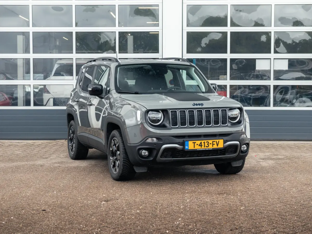 4xe 240 Plug-in Hybrid Electric New Upland | Clima | Apple Carplay | Dakrails | Priv. Glass | LED | Navi | 17" | PDC | Sting Grey