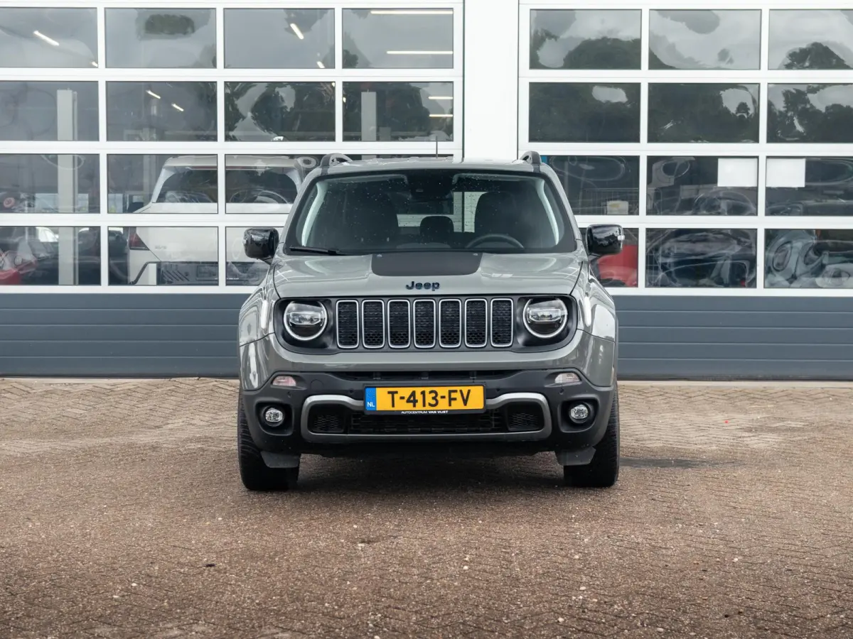 4xe 240 Plug-in Hybrid Electric New Upland | Clima | Apple Carplay | Dakrails | Priv. Glass | LED | Navi | 17" | PDC | Sting Grey