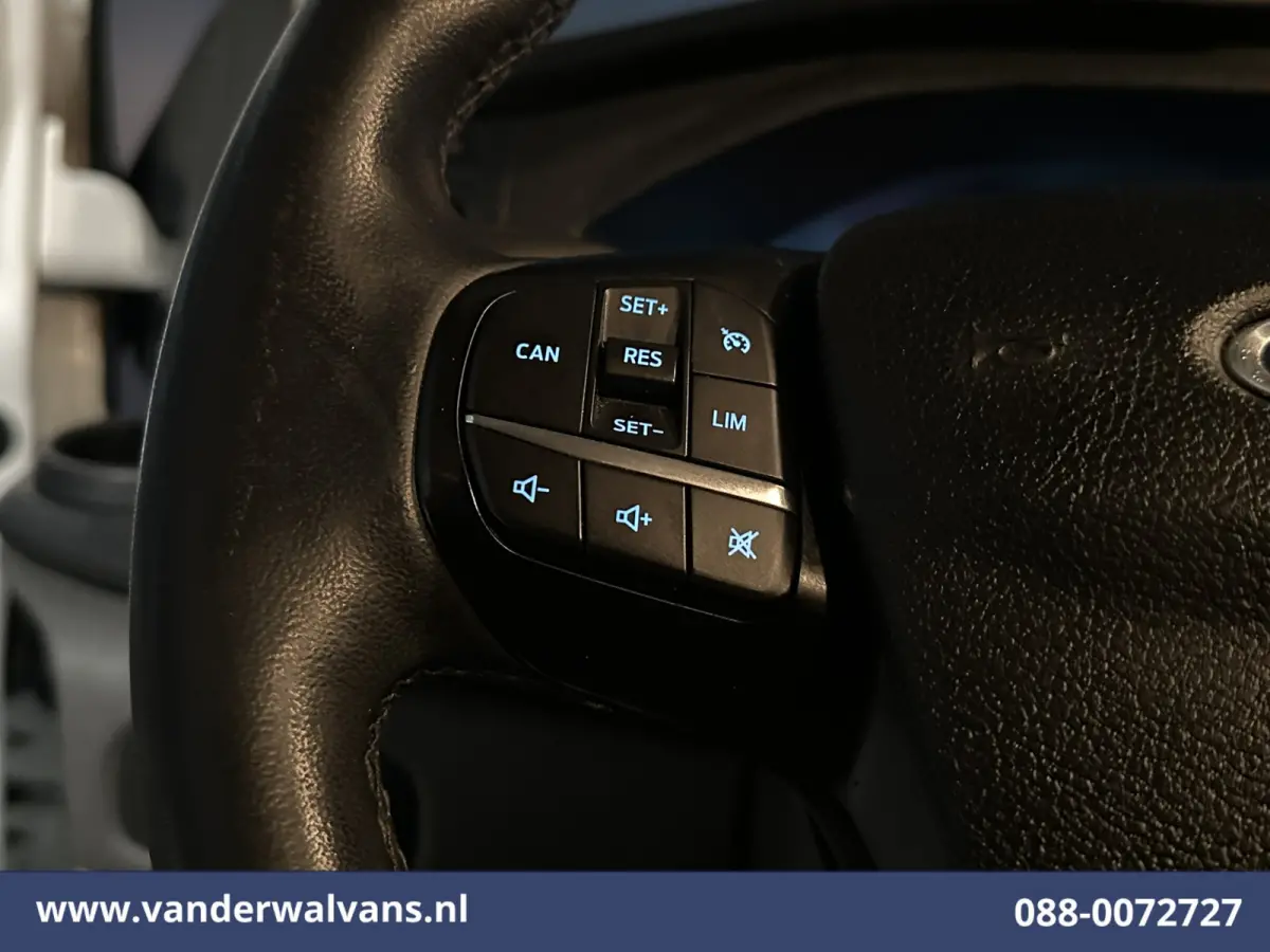 2.0 TDCI L1H1 Euro6 Airco | Camera | LED | Android Auto | Cruisecontrol | Verwarmde voorruit Parkeersensoren, Bijrijdersbank, 2500kg trekvermogen