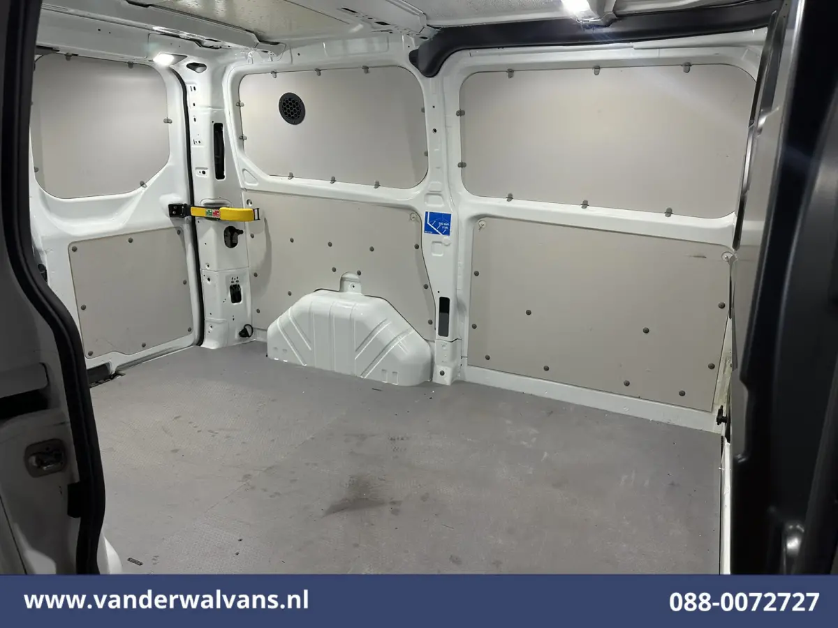 2.0 TDCI L1H1 Euro6 Airco | Camera | LED | Android Auto | Cruisecontrol | Verwarmde voorruit Parkeersensoren, Bijrijdersbank, 2500kg trekvermogen