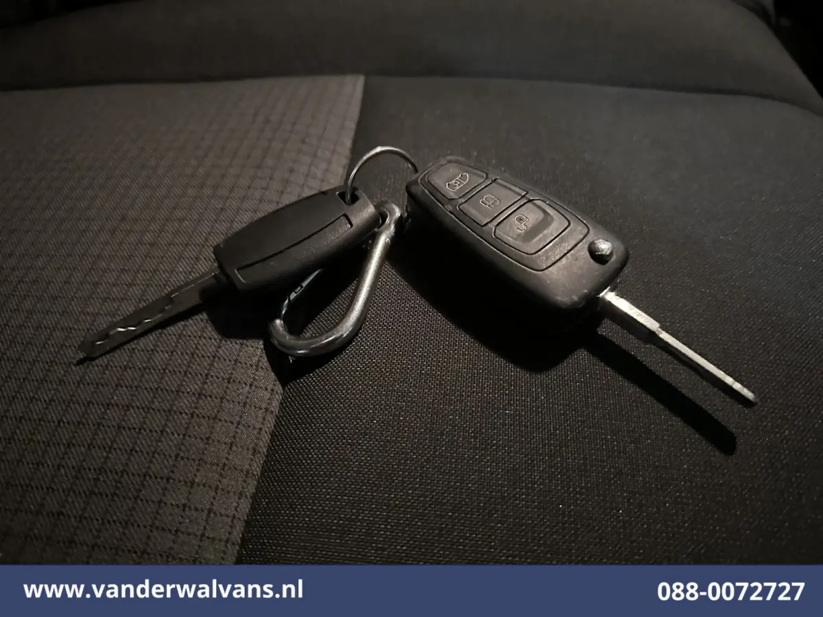 2.0 TDCI L2H2 Euro6 Airco | 2450kg Trekhaak | LM velgen | Verwarmde voorruit Dakdragers, Bijrijdersbank
