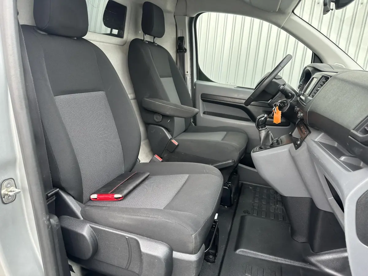 1.6 BlueHDI 95 Club M*NAVI*CRUISE*A/C*TEL*PDC*